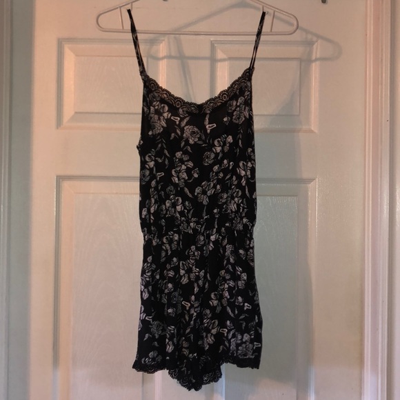 LOVELY SUMMER ROMP - Picture 1 of 3